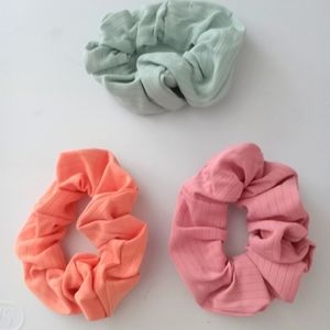 BUNDLE 3 SETS $15.   NEW 3 SCRUNCHIES (RASPBERRY, MINT & ORANGE)   NWOT